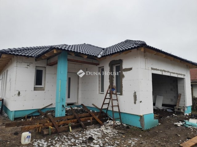 Eladó családi ház, Tápiószelén 68 M Ft, 4 szobás