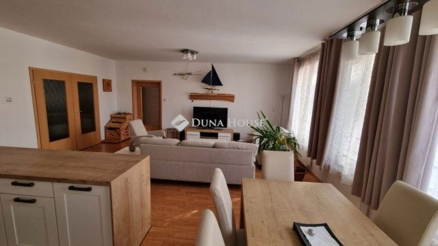 Eladó téglalakás, Debrecenben 125 M Ft, 4 szobás