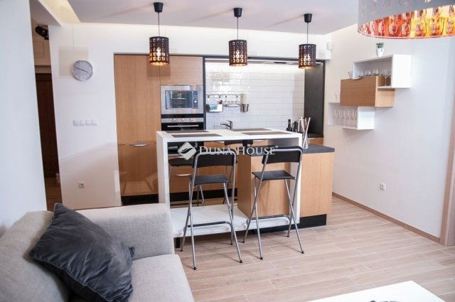 Eladó téglalakás, Budapesten, VII. kerületben 110 M Ft, 3 szobás