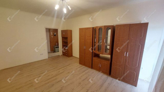 Eladó téglalakás, Oroszlányban 38.9 M Ft, 2 szobás