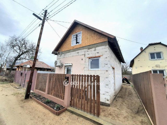 Eladó családi ház, Pilisen 19.5 M Ft, 1 szobás