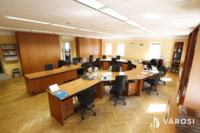 Kiadó ipari ingatlan, Debrecenben 2990 E Ft / hó