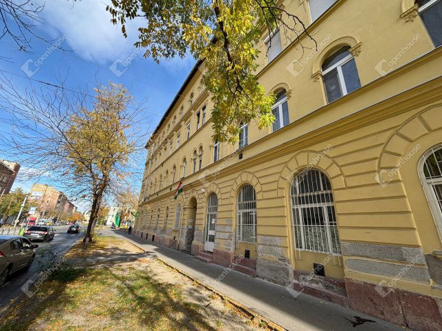 Eladó téglalakás, Budapesten, VIII. kerületben 38 M Ft, 1 szobás