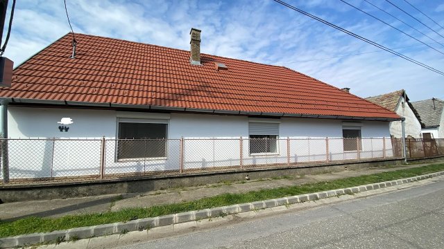 Eladó családi ház, Tolnanémedin 26.9 M Ft, 3 szobás