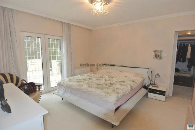 Eladó családi ház, Budapesten, XII. kerületben 460 M Ft