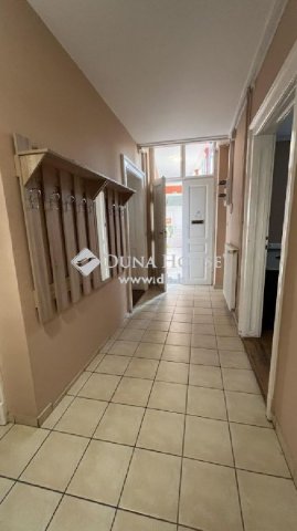 Eladó téglalakás, Szombathelyen 69 M Ft, 4 szobás