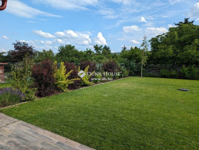 Eladó családi ház, Nagykovácsiban 244.9 M Ft, 4 szobás