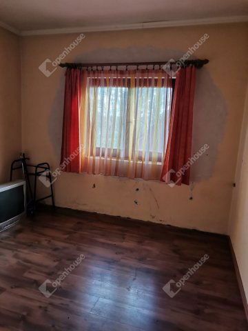Eladó családi ház, Komáromban 53 M Ft, 5 szobás