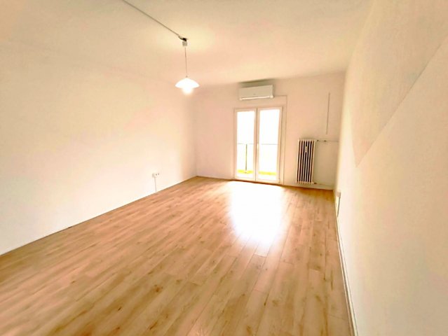 Eladó téglalakás, Pécsett 46.5 M Ft, 2 szobás