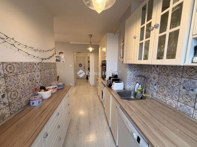 Eladó panellakás, Budapesten, III. kerületben 99.45 M Ft