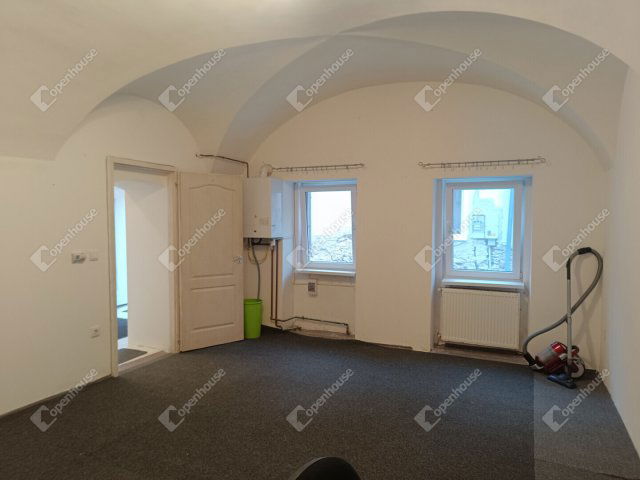 Eladó téglalakás, Sopronban 32 M Ft, 1 szobás