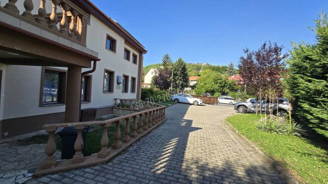 Kiadó mezogazdasagi ingatlan, Pécsett 800 E Ft / hó, 6 szobás