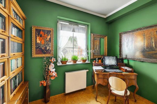 Eladó családi ház, Szadán 350 M Ft, 8 szobás