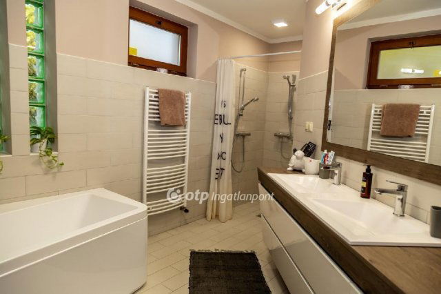 Eladó családi ház, Báron 89.5 M Ft, 4+1 szobás