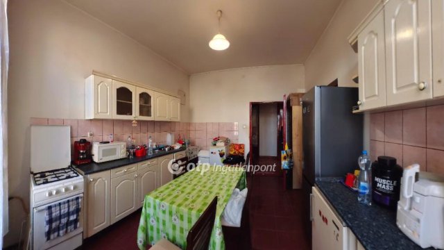 Eladó családi ház, Mezőkeresztesen 14 M Ft, 2 szobás