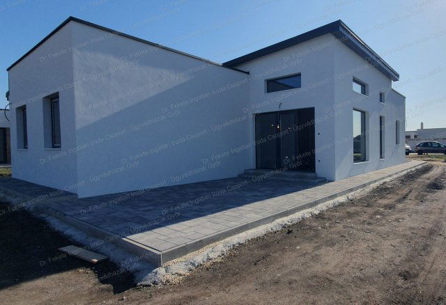 Eladó családi ház, Vámosszabadin 210 M Ft, 4 szobás