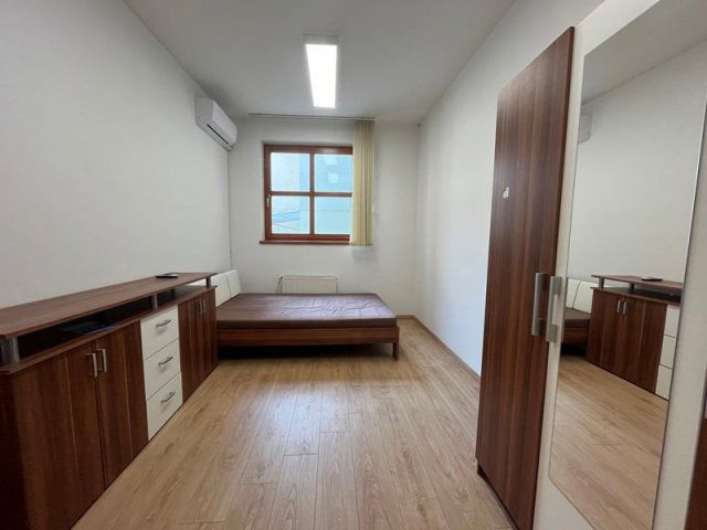 Kiadó téglalakás, albérlet, Pécsett 200 E Ft / hó, 2 szobás