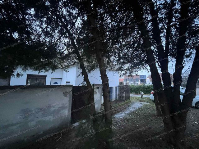 Kiadó családi ház, albérlet, Tatán 250 E Ft / hó, 2 szobás
