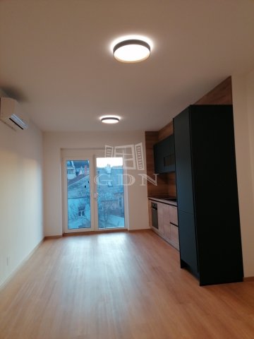 Kiadó téglalakás, albérlet, Szegeden 270 E Ft / hó, 3 szobás