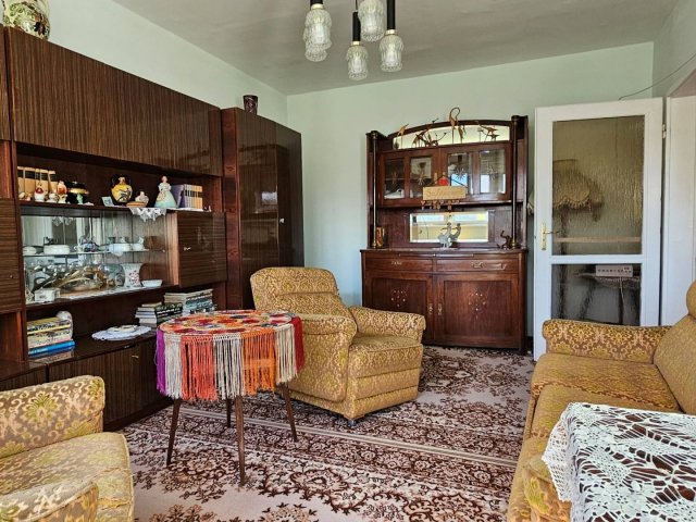 Eladó panellakás, Egerben 36.9 M Ft, 2 szobás