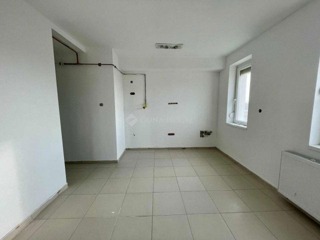 Eladó téglalakás, Balatonalmádiban 84.9 M Ft, 3 szobás