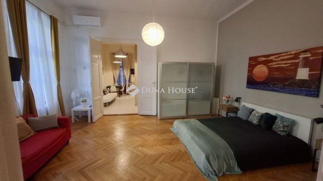 Eladó téglalakás, Budapesten, VI. kerületben 105 M Ft, 2 szobás