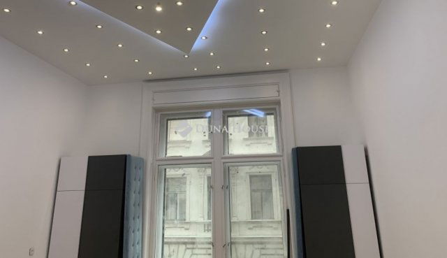 Kiadó téglalakás, albérlet, Budapesten, V. kerületben, 3 szobás