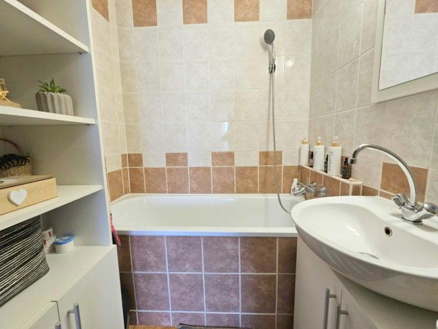 Eladó téglalakás, Debrecenben 66.99 M Ft, 3 szobás