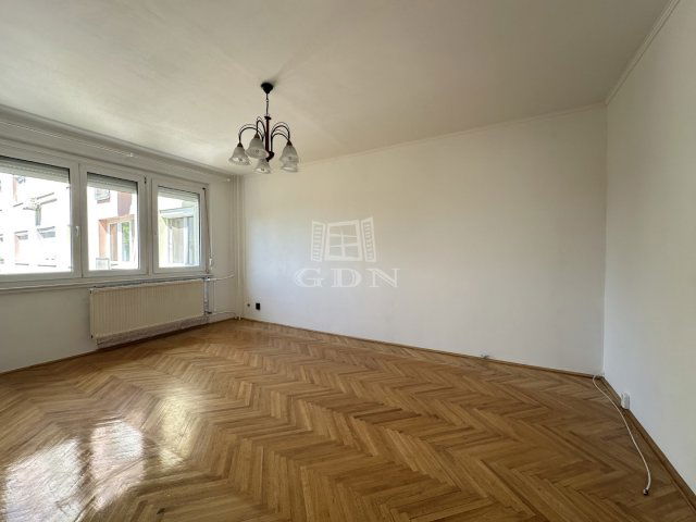 Eladó panellakás, Székesfehérvárott 58.5 M Ft, 2+2 szobás