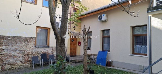 Eladó téglalakás, Pécsett 64.999 M Ft, 2 szobás