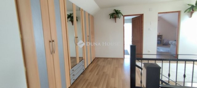 Eladó családi ház, Solymáron 158 M Ft, 4 szobás