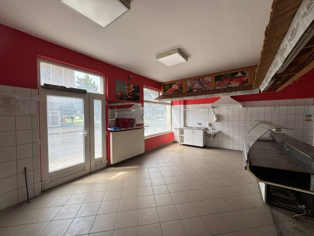 Eladó téglalakás, Pásztón 65 M Ft, 7 szobás