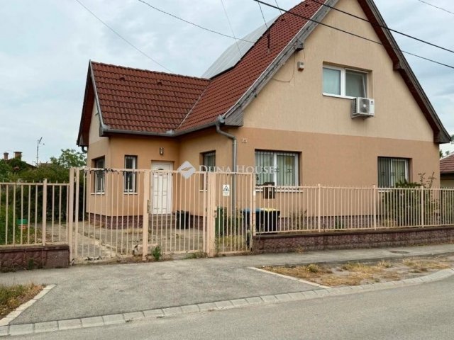 Eladó családi ház, Budapesten, XXI. kerületben 99.999 M Ft