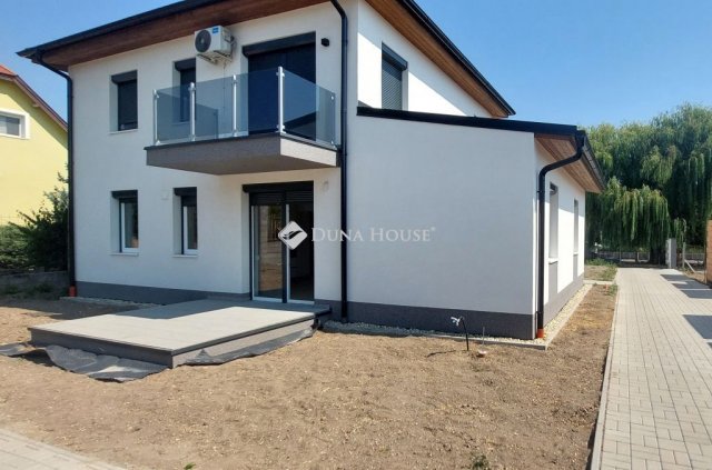 Kiadó téglalakás, albérlet, Tatabányán 300 E Ft / hó