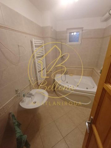 Eladó téglalakás, Pécsett 79 M Ft, 2+1 szobás