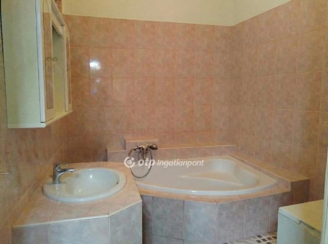 Eladó téglalakás, Budapesten, VIII. kerületben 72.9 M Ft