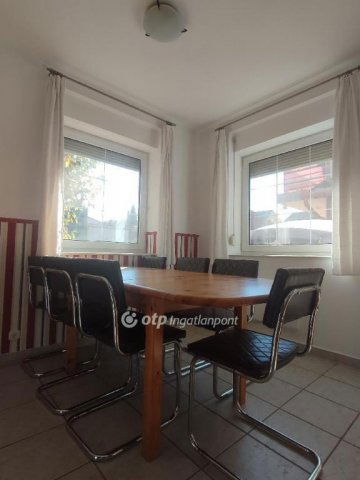 Eladó családi ház, Hajdúszoboszlón 175 M Ft, 5+3 szobás