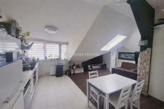 Eladó téglalakás, Dunakeszin, Géza utcában 65 M Ft, 3 szobás