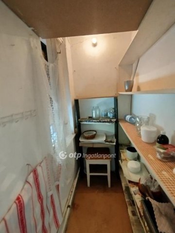 Eladó téglalakás, Pécsett 33.8 M Ft, 2 szobás