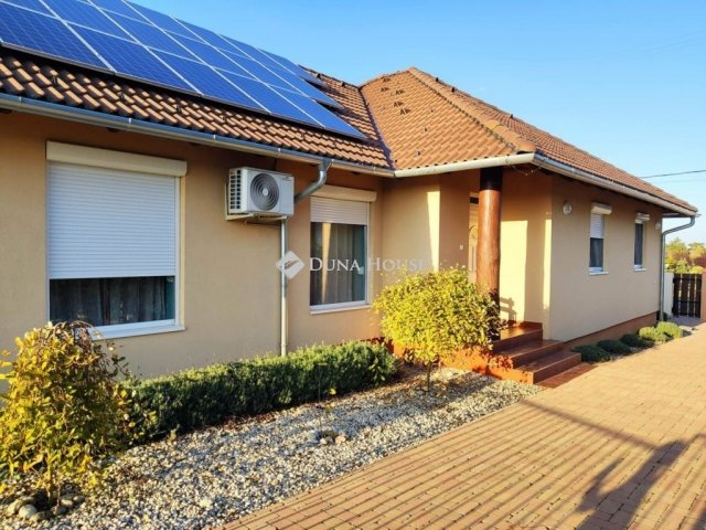 Eladó családi ház, Sólyon 160 M Ft, 5 szobás