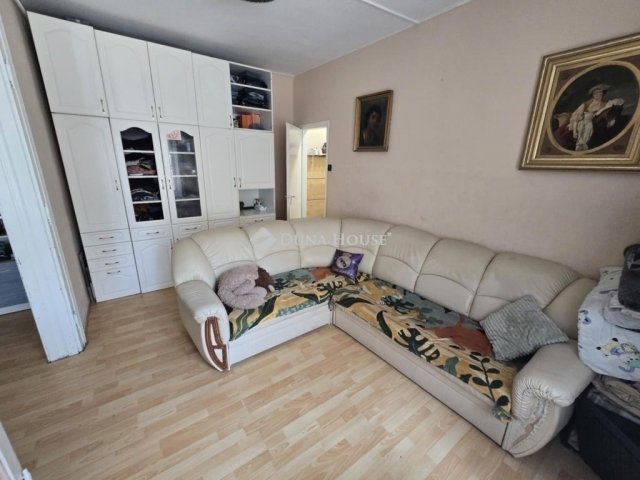 Eladó családi ház, Pécelen 45 M Ft, 2 szobás