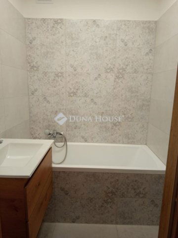 Eladó panellakás, Pécsett 54.9 M Ft, 2 szobás