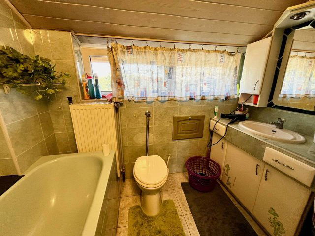 Eladó családi ház, Pécsett 89 M Ft, 3 szobás