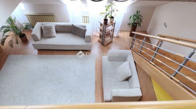 Eladó téglalakás, Mohácson 78.499 M Ft, 5 szobás