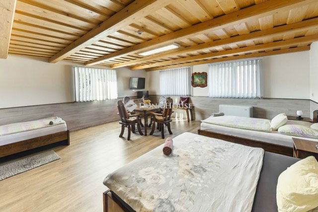 Eladó üzlethelyiség, Csehbányán 965.15 M Ft, 19 szobás