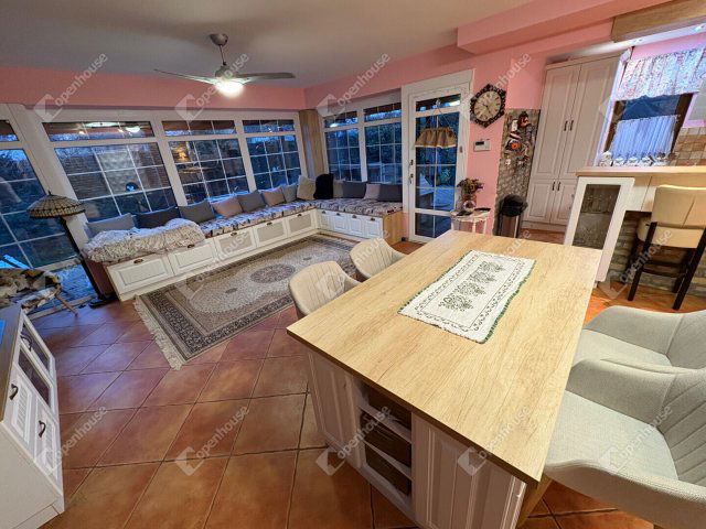 Eladó családi ház, Debrecenben 160 M Ft, 5 szobás