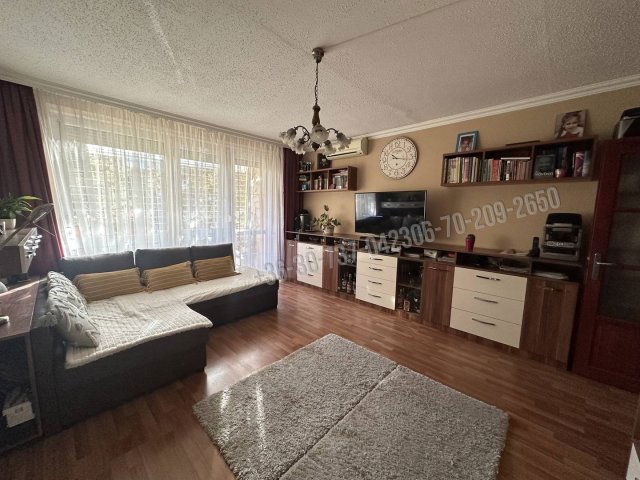 Eladó panellakás, Budapesten, XXI. kerületben, Nyírfa utcában