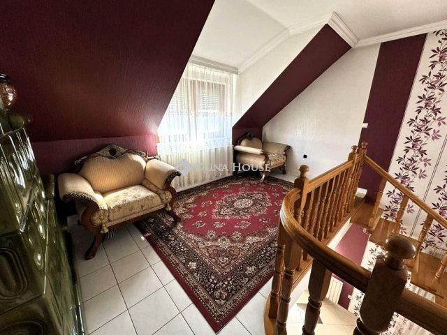 Eladó családi ház, Jakabszálláson 127.5 M Ft, 7 szobás