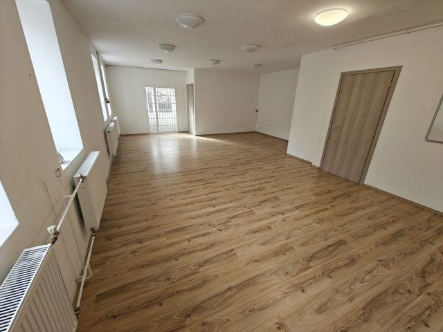 Eladó családi ház, Budapesten, XV. kerületben 289 M Ft, 8 szobás