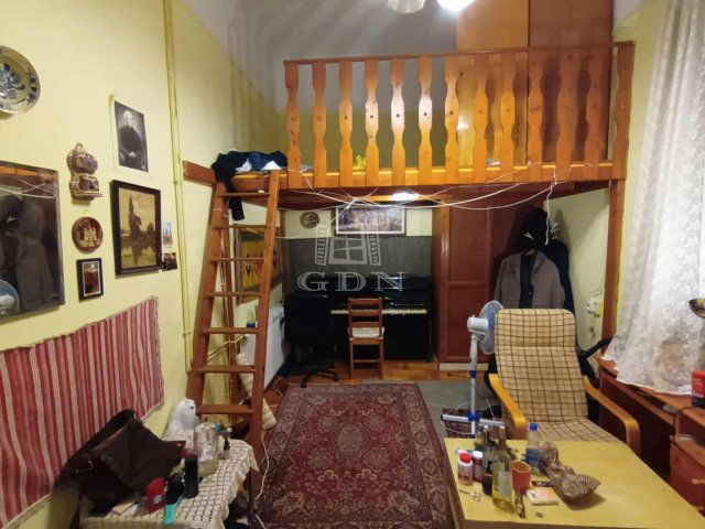 Eladó téglalakás, Budapesten, VI. kerületben, Hunyadi téren